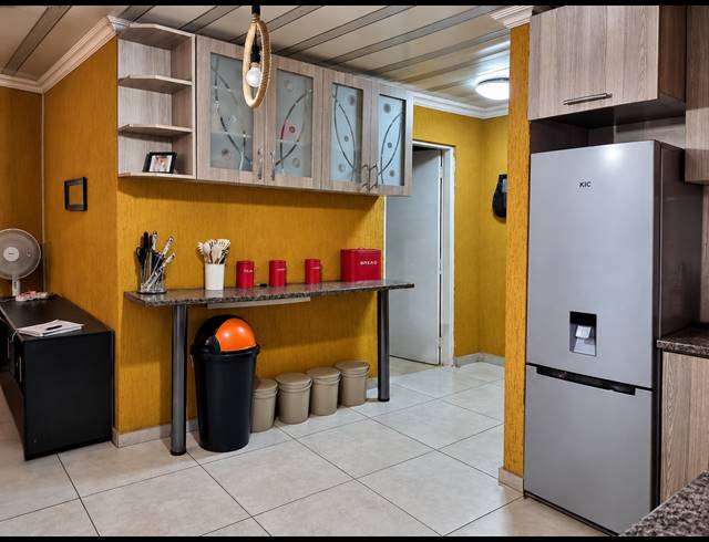 3 BEDROOM HOUSE FOR SALE IN STRETFORD